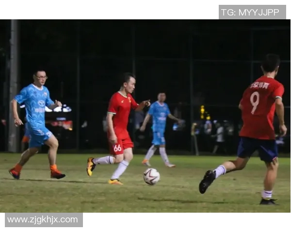 足球明星赛场精彩瞬间动图集锦尽显球技魅力与激情对决